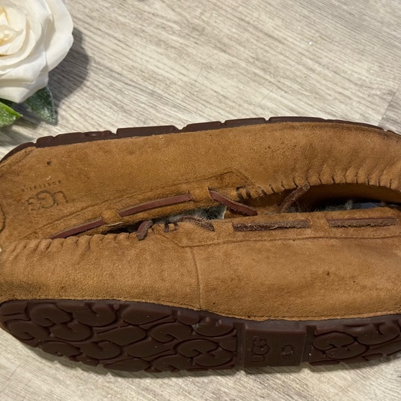 UGG DAKOTA CHESTNUT SUEDE SHEEPSKIN MOCCASINS WOMEN'S SIZE US 6 - EUC - Picture 6 of 9
